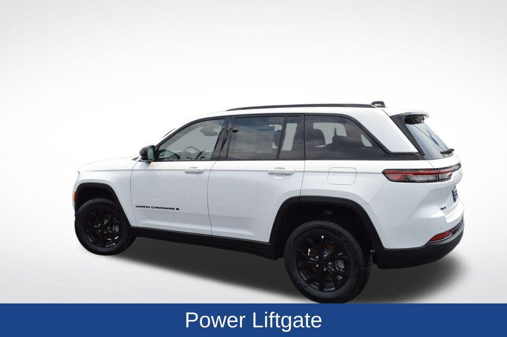 new 2025 Jeep Grand Cherokee car, priced at $44,245
