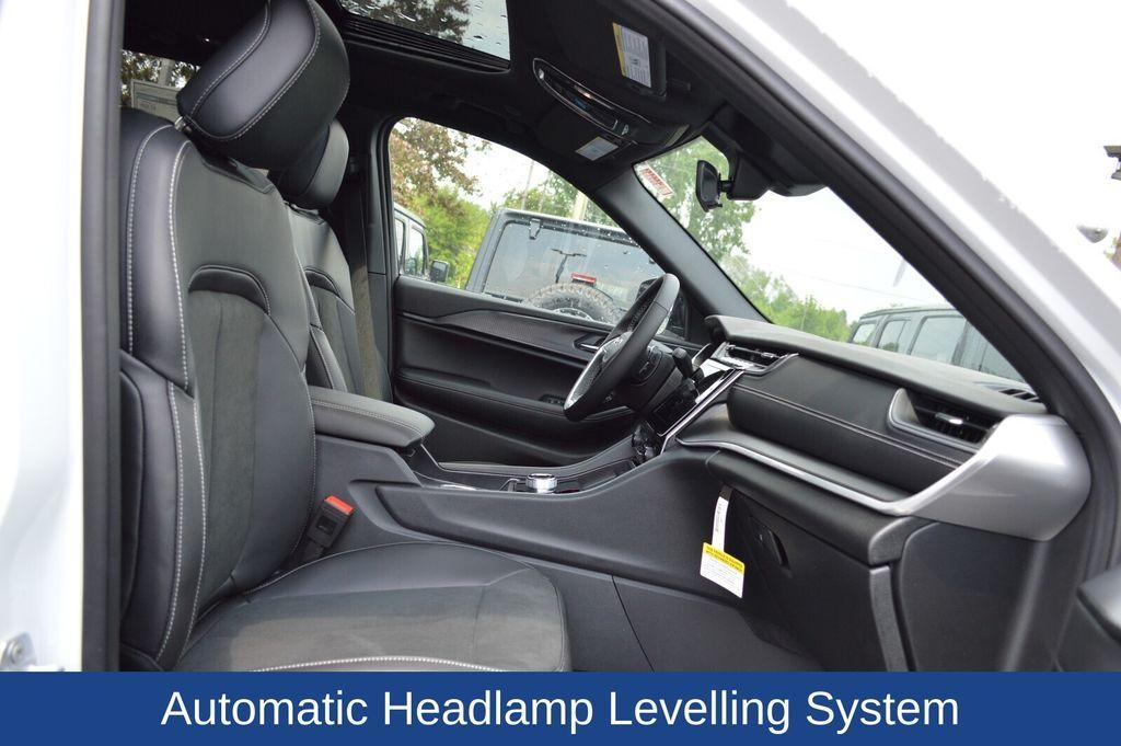 new 2025 Jeep Grand Cherokee car, priced at $44,245