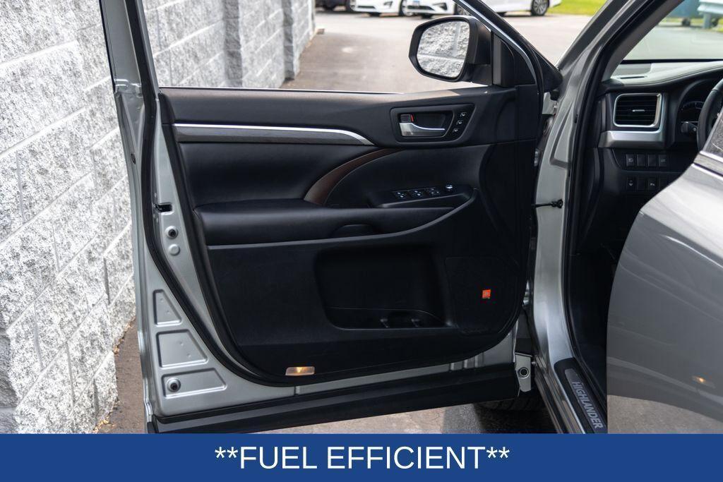 used 2019 Toyota Highlander Hybrid car, priced at $35,700