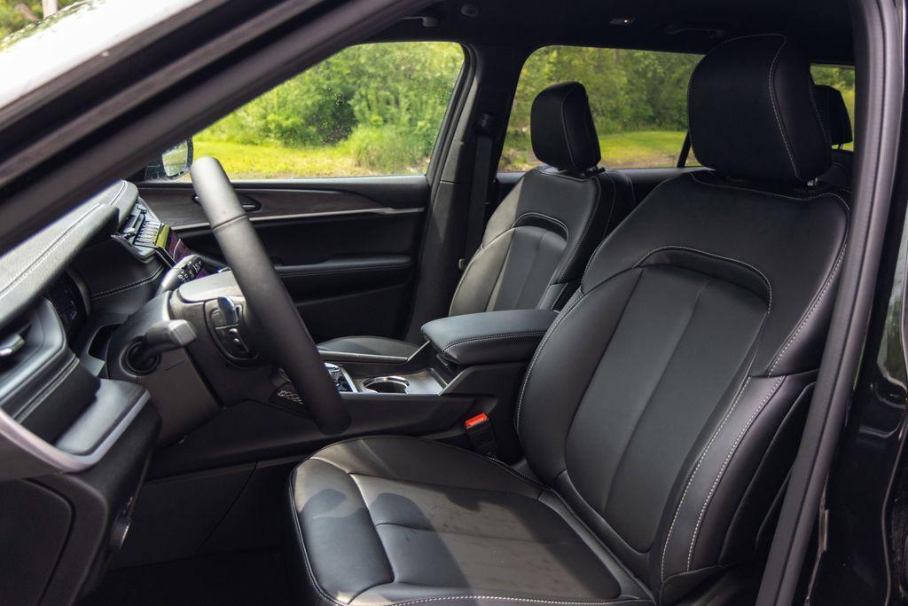 new 2025 Jeep Grand Cherokee L car, priced at $46,573