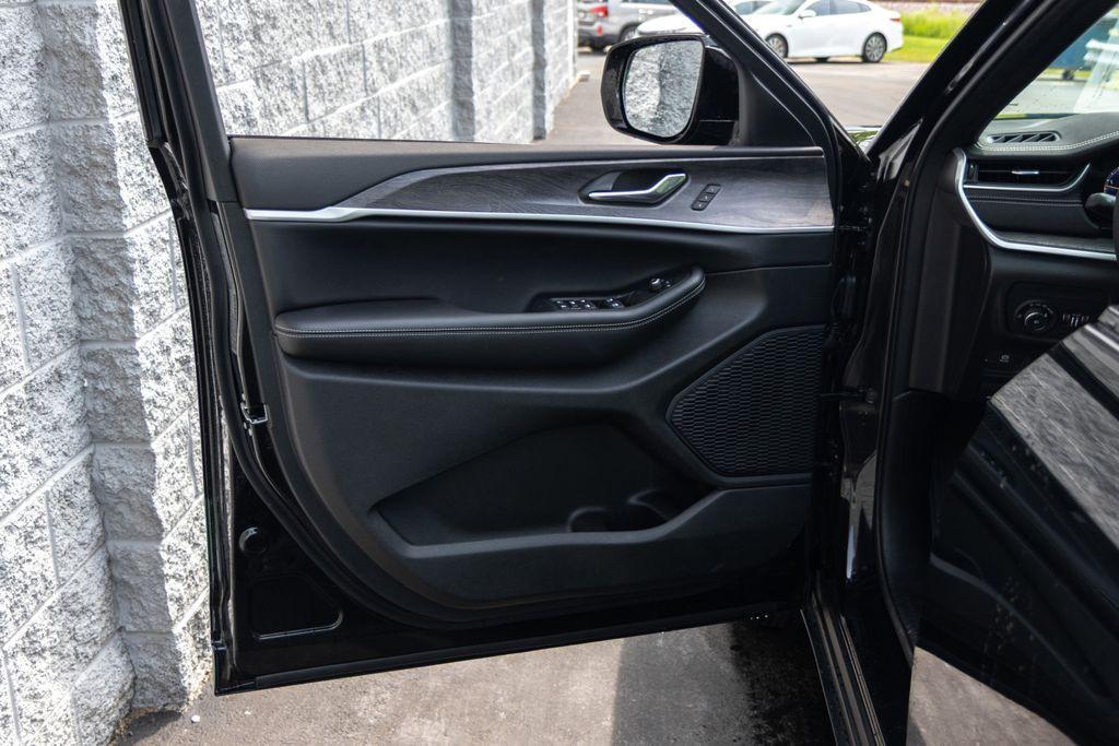new 2025 Jeep Grand Cherokee L car, priced at $46,573