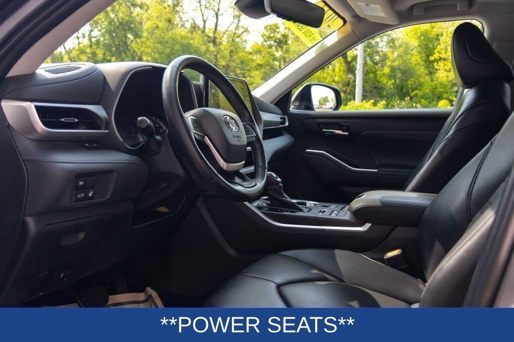 used 2022 Toyota Highlander car, priced at $39,500