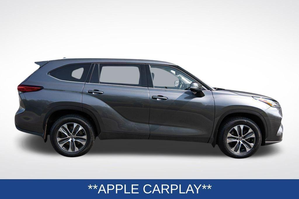 used 2022 Toyota Highlander car, priced at $39,500