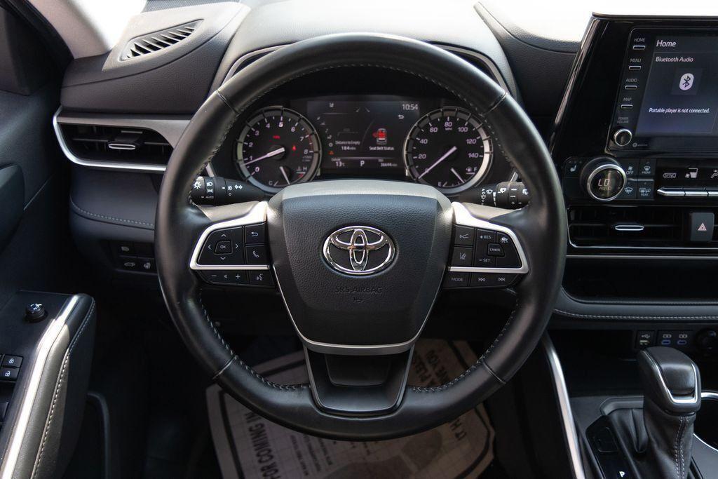 used 2022 Toyota Highlander car, priced at $39,500
