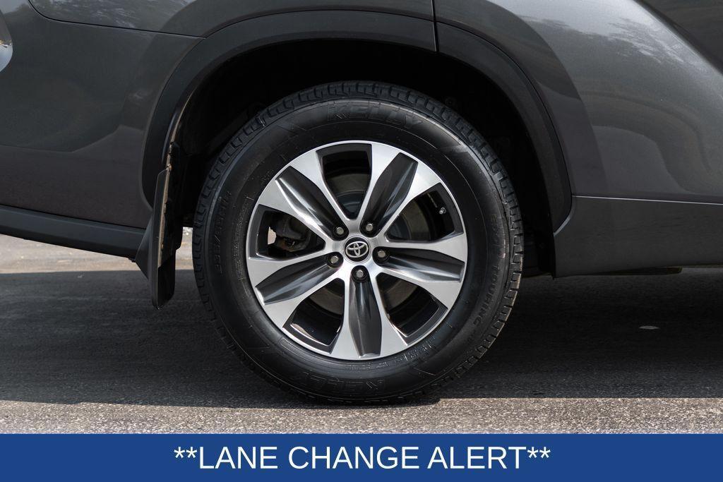used 2022 Toyota Highlander car, priced at $39,500
