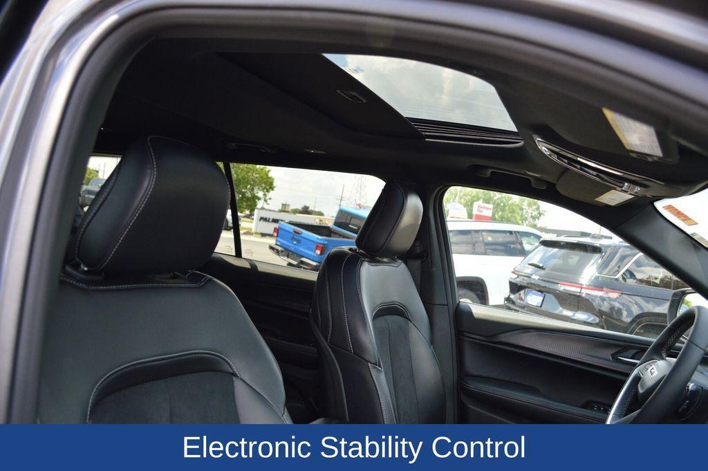 new 2025 Jeep Grand Cherokee L car, priced at $46,544