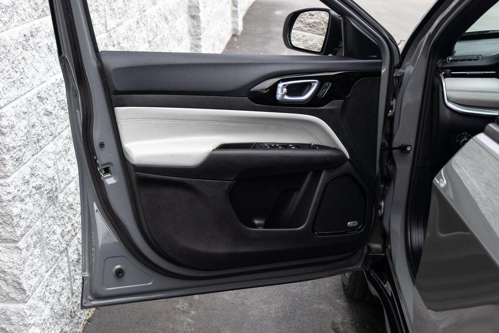 used 2023 Jeep Compass car, priced at $27,900