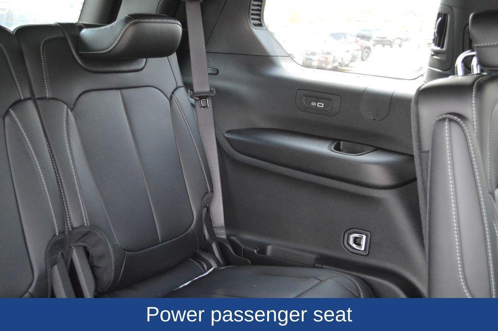 new 2025 Jeep Grand Cherokee L car, priced at $47,924