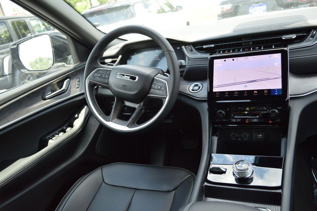 new 2025 Jeep Grand Cherokee L car, priced at $47,924