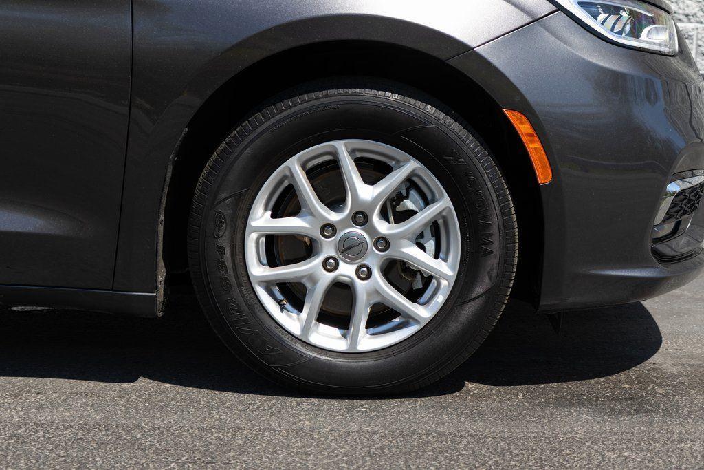 used 2023 Chrysler Pacifica car, priced at $25,900