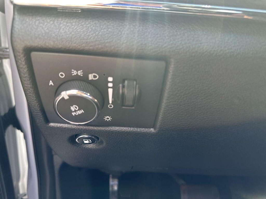 used 2015 Jeep Grand Cherokee car, priced at $20,700