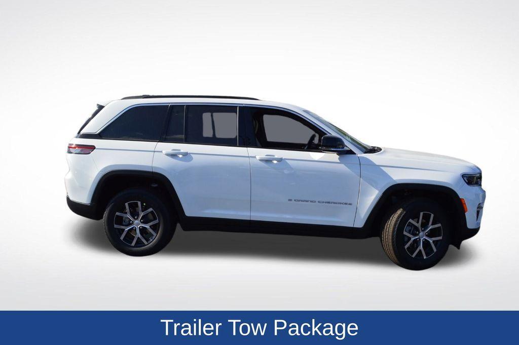 new 2025 Jeep Grand Cherokee car, priced at $47,395