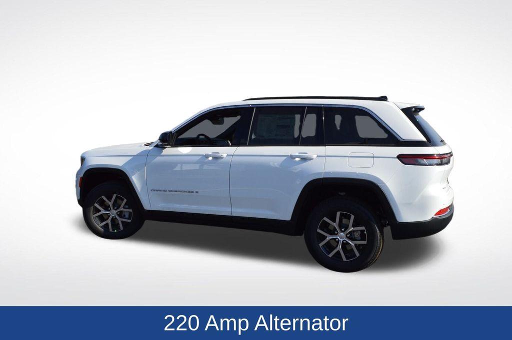 new 2025 Jeep Grand Cherokee car, priced at $47,395