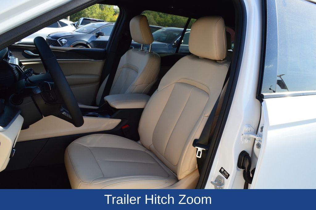 new 2025 Jeep Grand Cherokee car, priced at $47,395