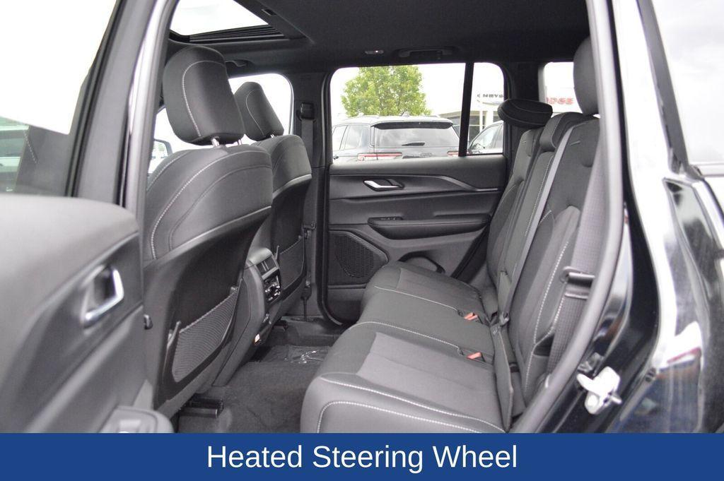 new 2025 Jeep Grand Cherokee car, priced at $39,999