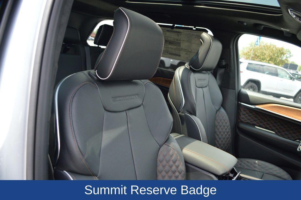 new 2025 Jeep Grand Cherokee car, priced at $68,900