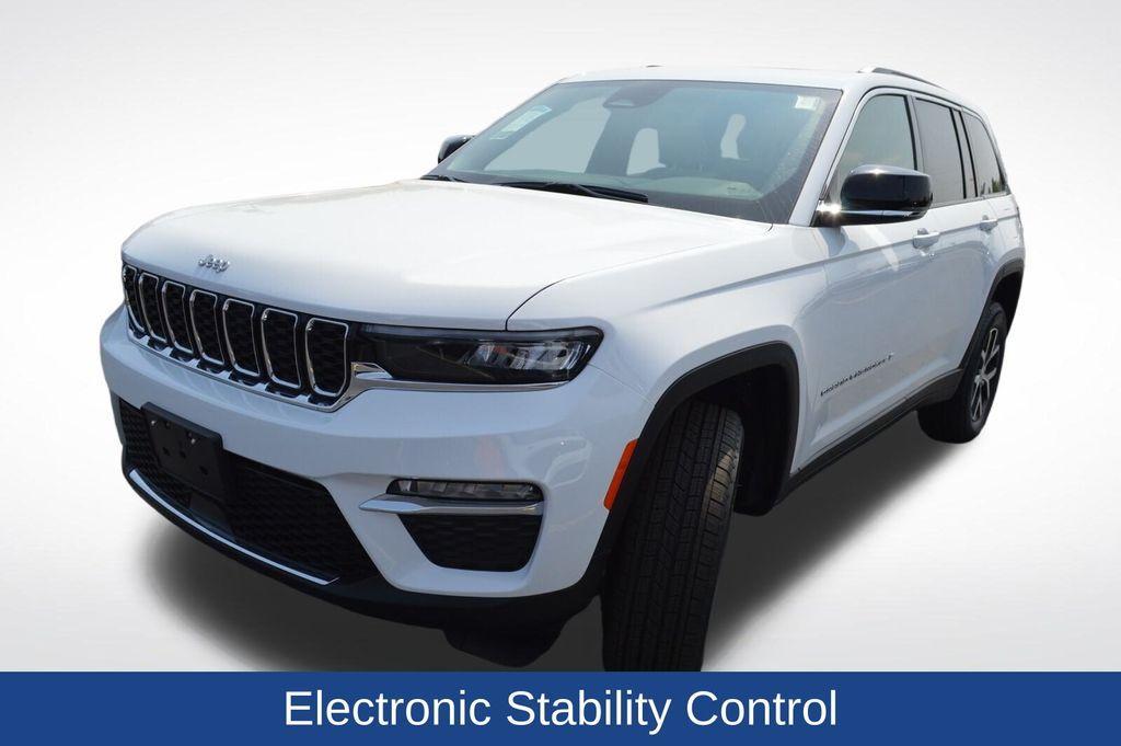 new 2025 Jeep Grand Cherokee car, priced at $49,415