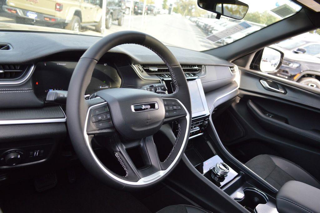 new 2025 Jeep Grand Cherokee car, priced at $46,820