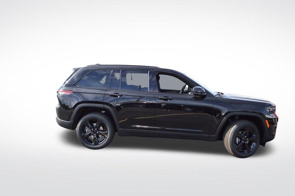 new 2025 Jeep Grand Cherokee car, priced at $46,820