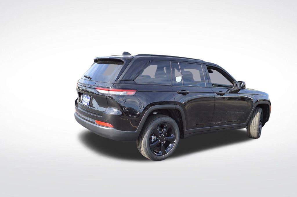 new 2025 Jeep Grand Cherokee car, priced at $46,820