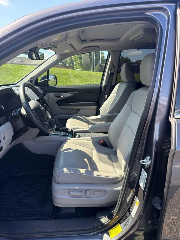 used 2022 Honda Pilot car, priced at $30,998