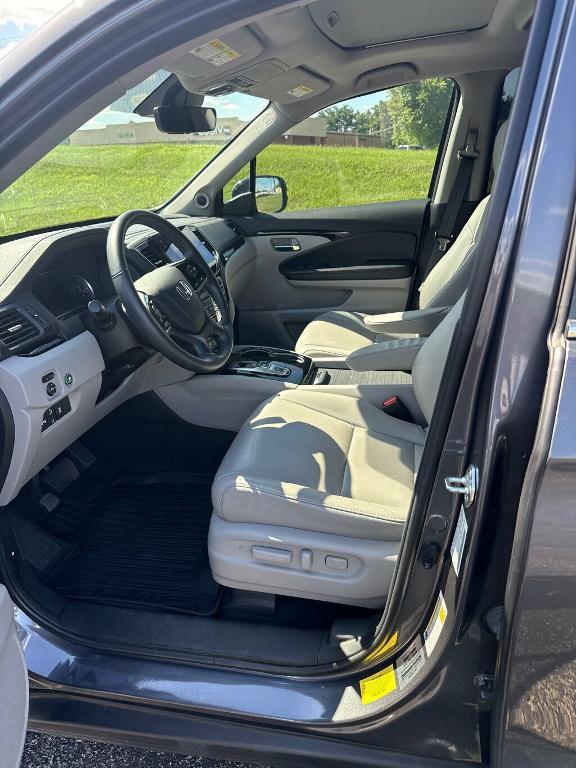 used 2022 Honda Pilot car, priced at $30,998