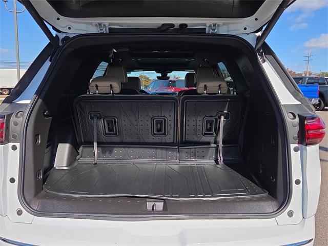 used 2023 Chevrolet Traverse car, priced at $33,500