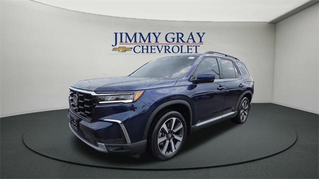 used 2025 Honda Pilot car, priced at $41,950