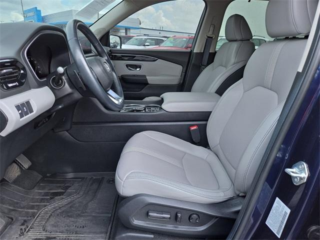 used 2025 Honda Pilot car, priced at $41,950