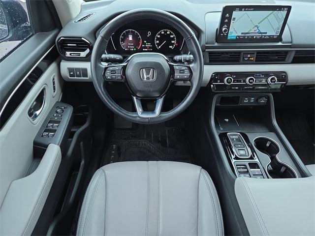 used 2025 Honda Pilot car, priced at $41,950