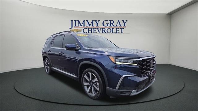 used 2025 Honda Pilot car, priced at $43,000