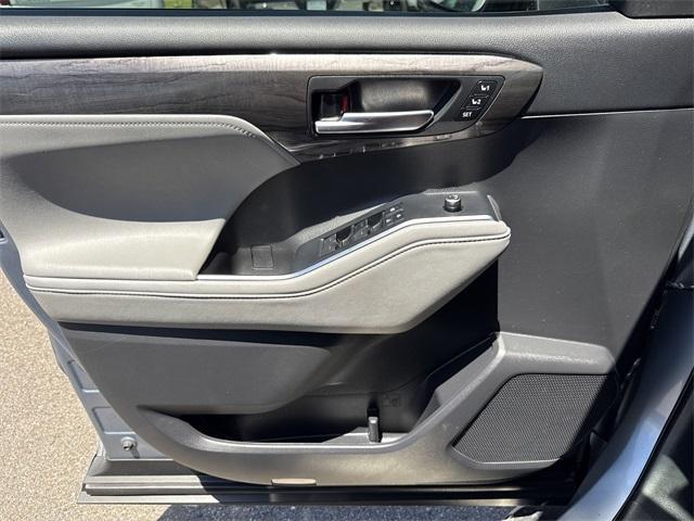 used 2020 Toyota Highlander car, priced at $35,650