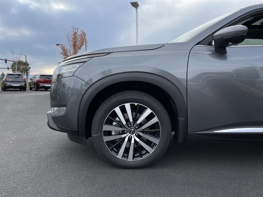 new 2025 Nissan Pathfinder car, priced at $49,922