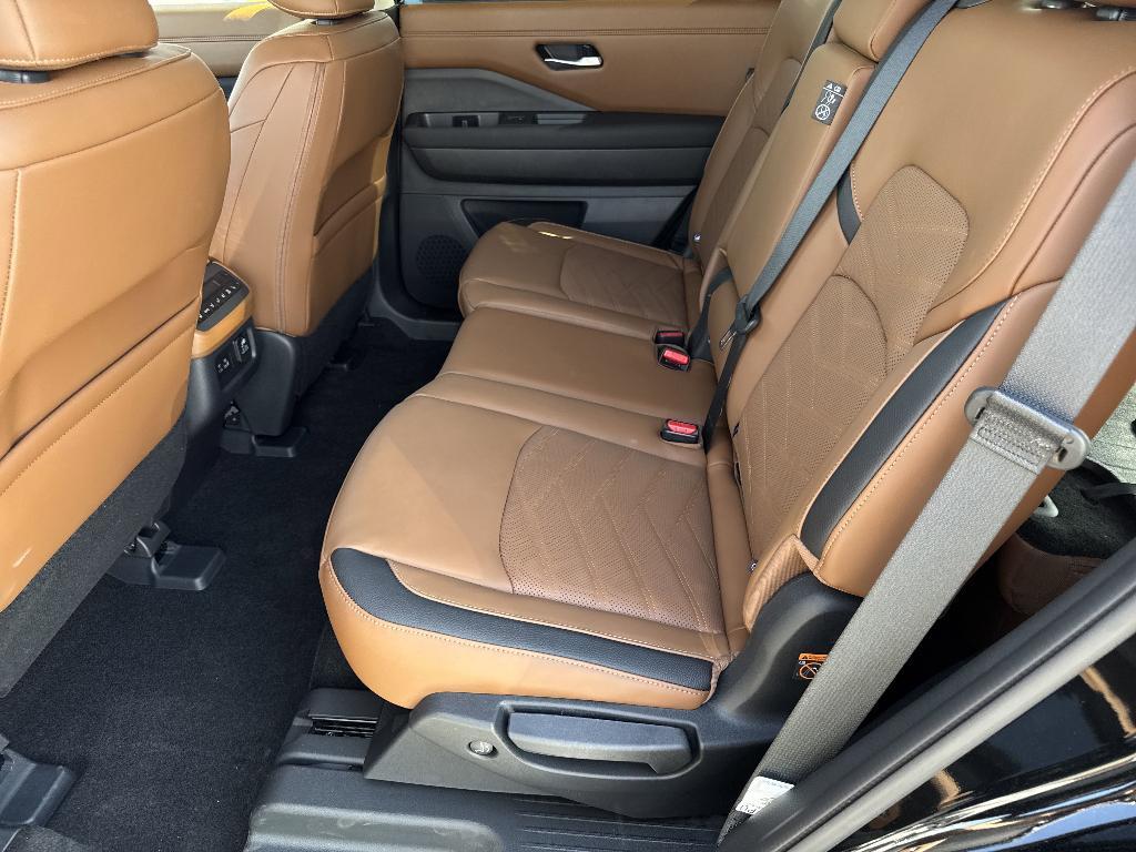 new 2025 Nissan Pathfinder car, priced at $49,922