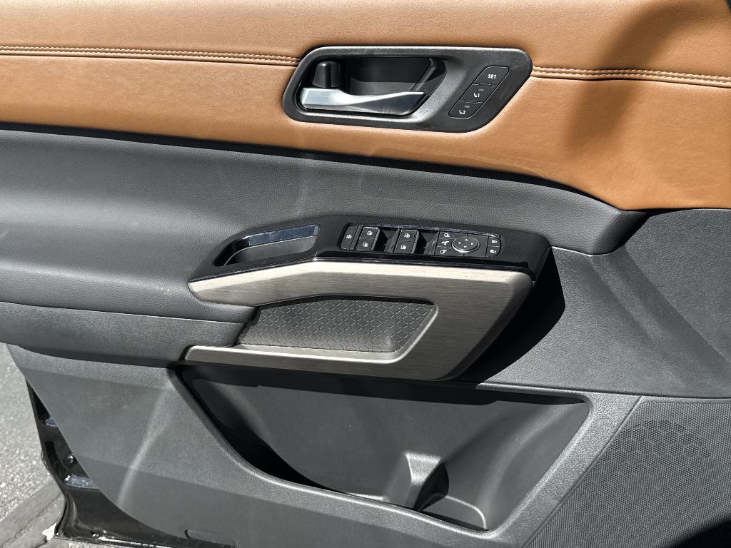 new 2025 Nissan Pathfinder car, priced at $49,922