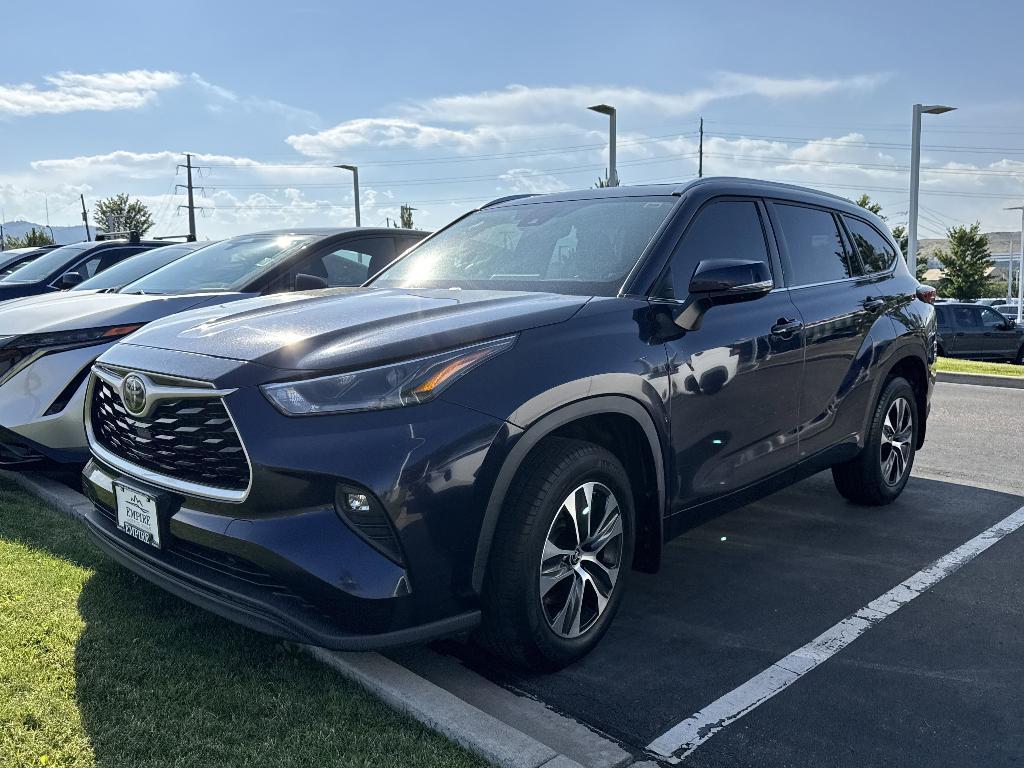 used 2021 Toyota Highlander car, priced at $31,946