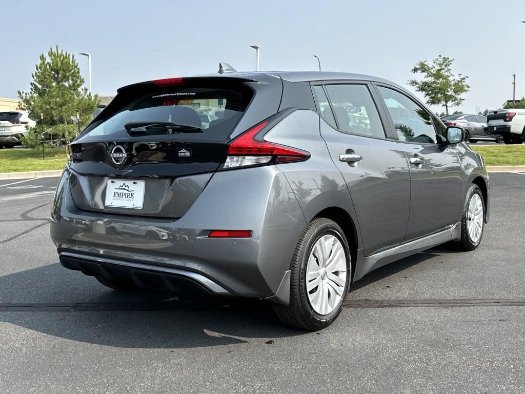 new 2025 Nissan Leaf car