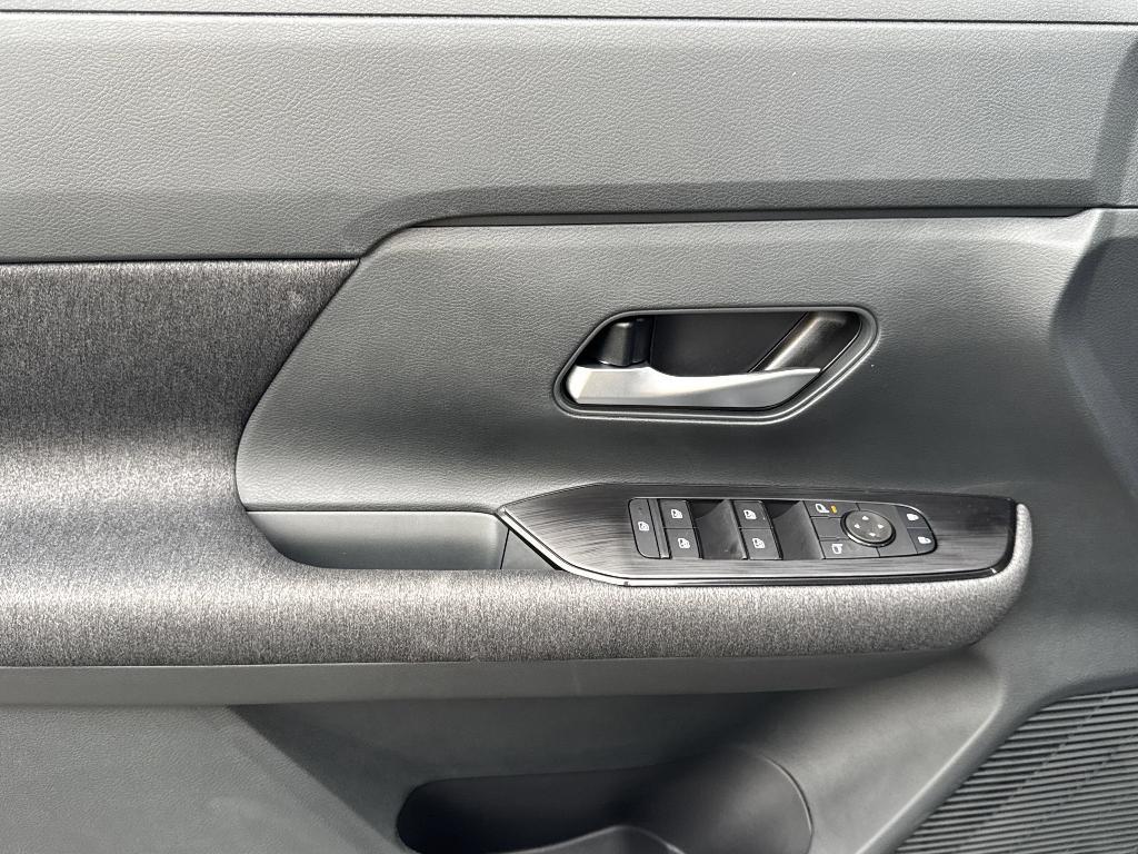 new 2025 Nissan Kicks car, priced at $27,600