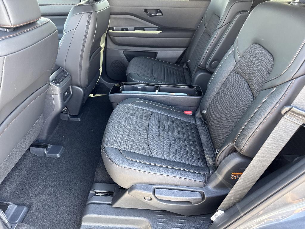 new 2025 Nissan Pathfinder car, priced at $47,175