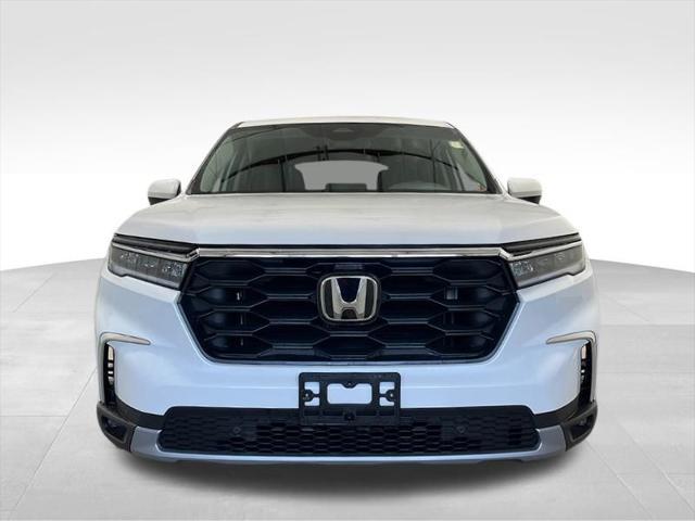 new 2025 Honda Pilot car, priced at $45,267