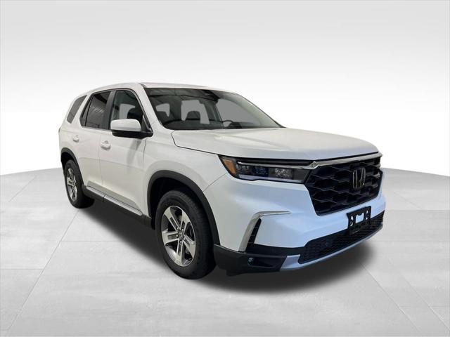 new 2025 Honda Pilot car, priced at $45,267