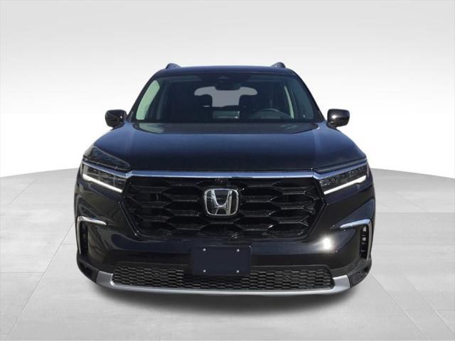 new 2025 Honda Pilot car, priced at $56,250