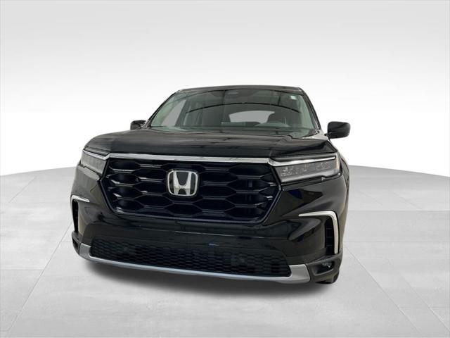 new 2025 Honda Pilot car, priced at $45,875