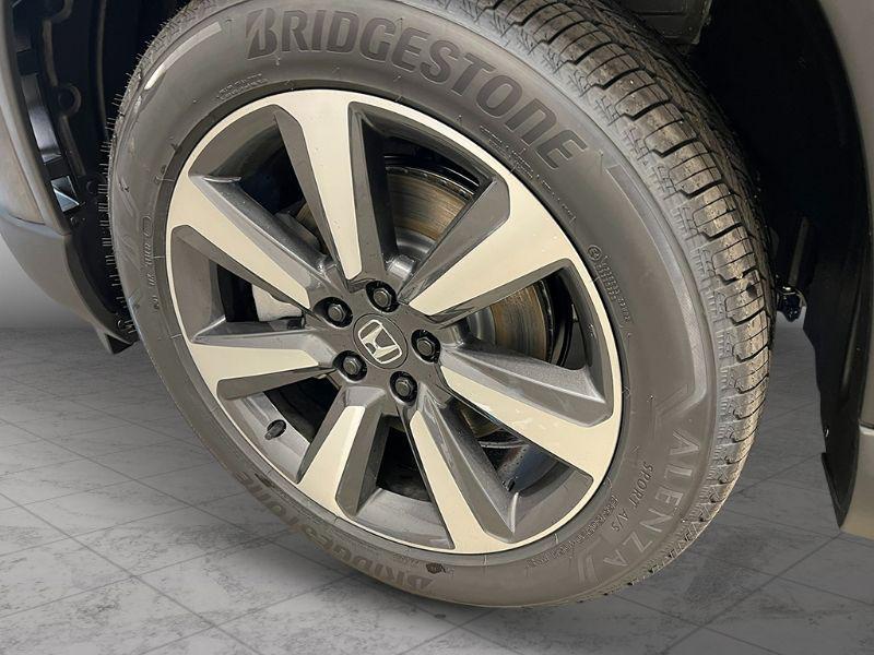 new 2025 Honda Pilot car, priced at $47,998