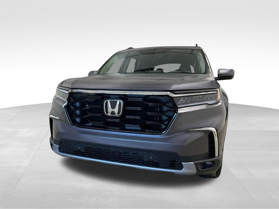 new 2025 Honda Pilot car, priced at $47,998