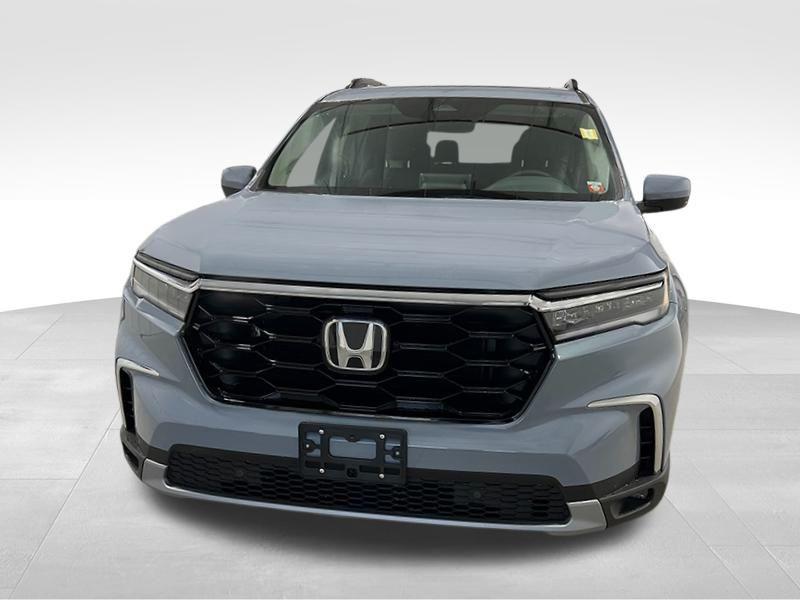 new 2025 Honda Pilot car, priced at $48,298