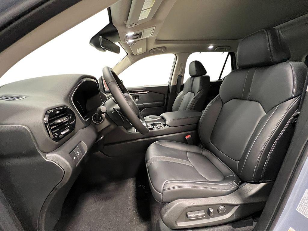 new 2025 Honda Pilot car, priced at $48,298