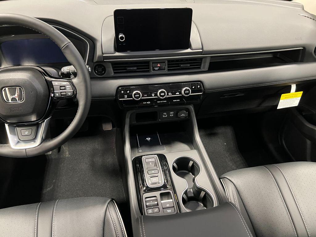 new 2025 Honda Pilot car, priced at $51,998
