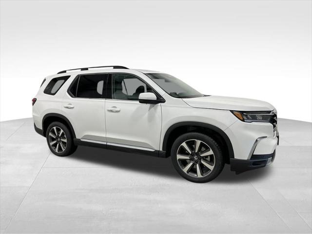 new 2025 Honda Pilot car, priced at $51,998