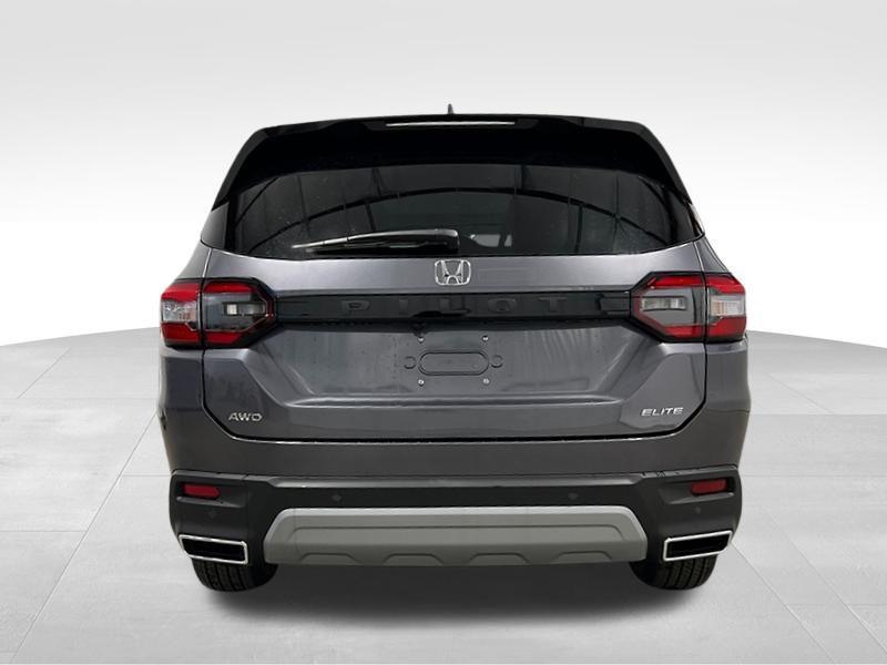 new 2025 Honda Pilot car, priced at $50,698